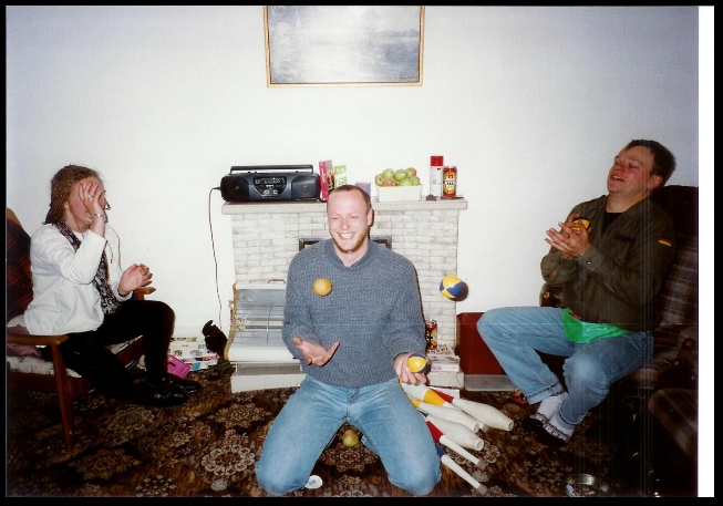 640x443 pixels (113K)